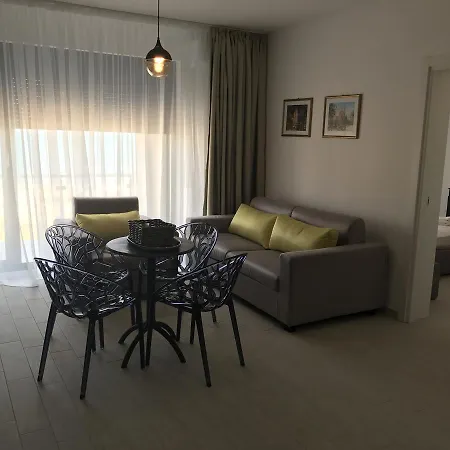 Desilva Apartment Mamaia Apartmán *